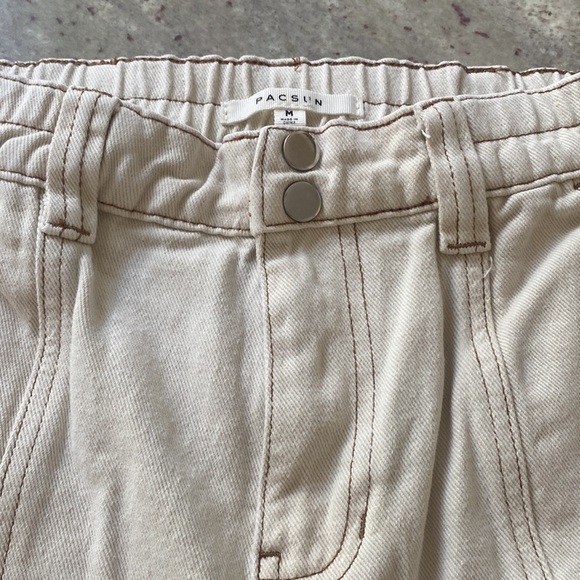 Pac Sun elastic high waist utility cargo pant.   Size M. Relaxed fit - Picture 8 of 9